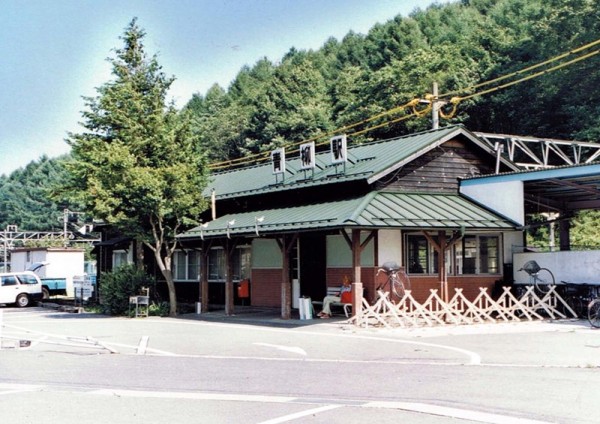 青柳駅・木造駅舎