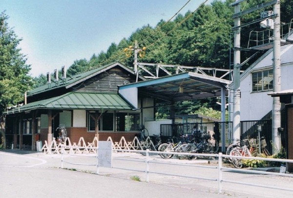青柳駅側面